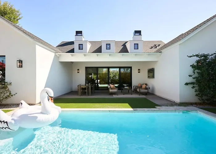 Dune - Sparkling Pool - Mins To Old Town Holiday home *